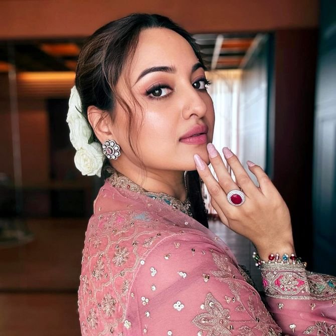 23sonakshi fashion1