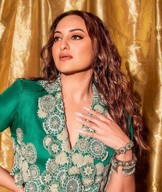 23sonakshi fashion7